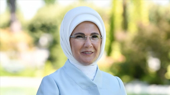 Emine Erdoğan Kastamonulu genç çiftçiyi tebrik etti