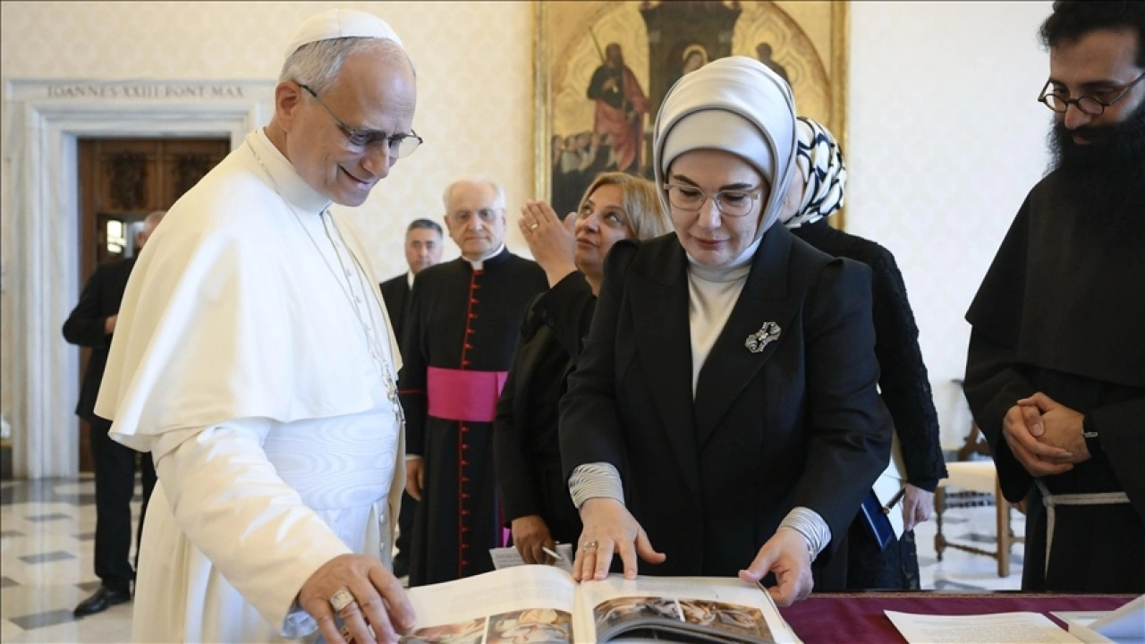 Emine Erdoğan, Papa 14. Leo ile görüştü