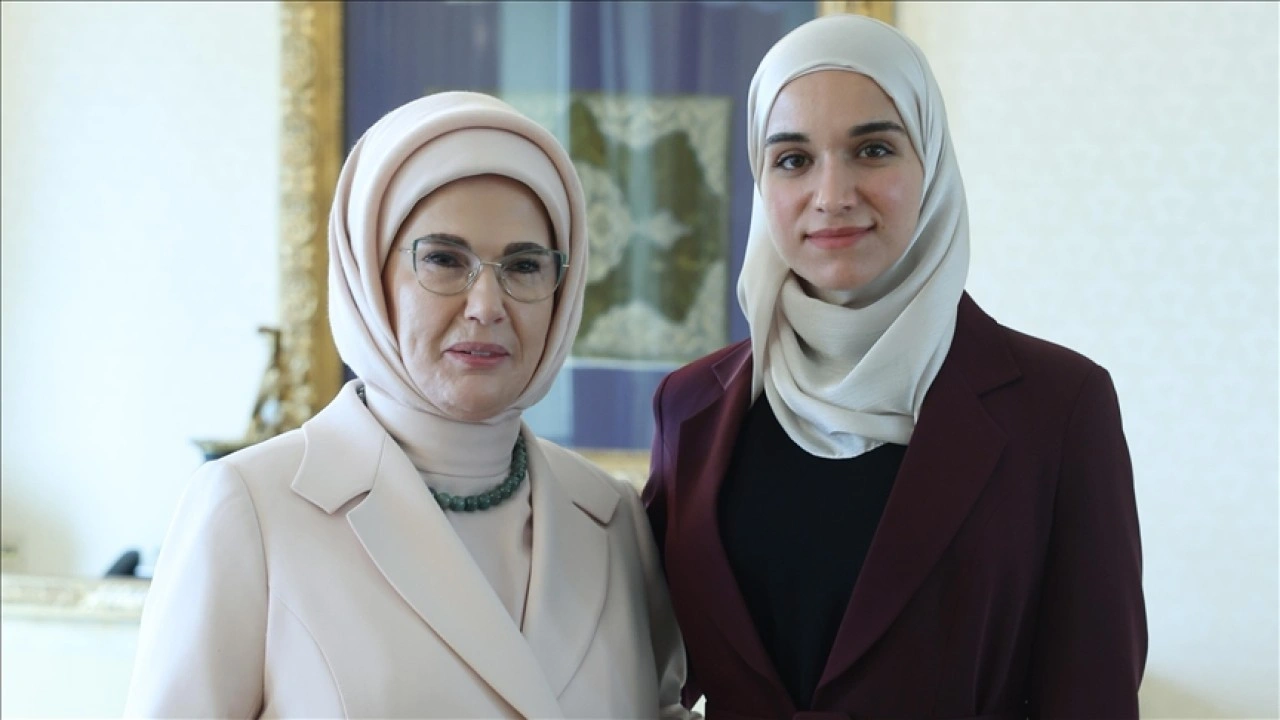 Emine Erdoğan, Suriye Cumhurbaşkanı Şara'nın eşi Latife El Durubi ile görüştü