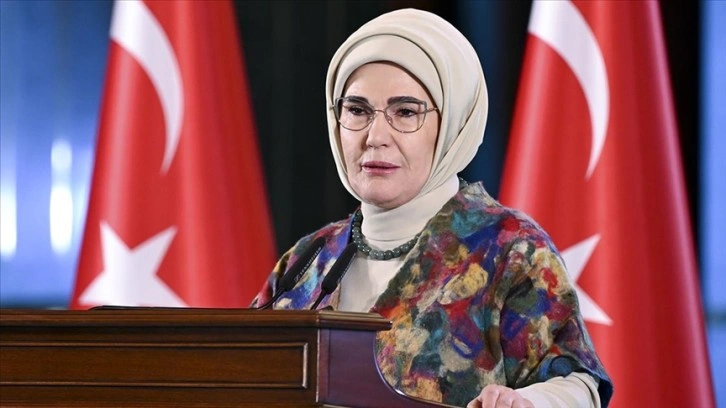 Emine Erdoğan: Yaşlılarıyla bağ kuramayan bir toplum, eşsiz bir pusuladan mahrum kalıyor demektir