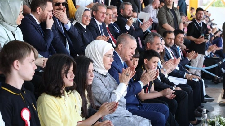 Emine Erdoğan'dan karne ve tatil paylaşımı
