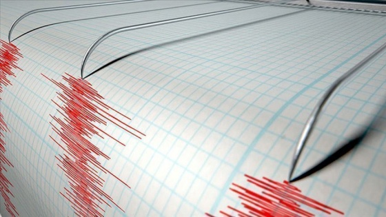 Endonezya'da art arda iki büyük deprem