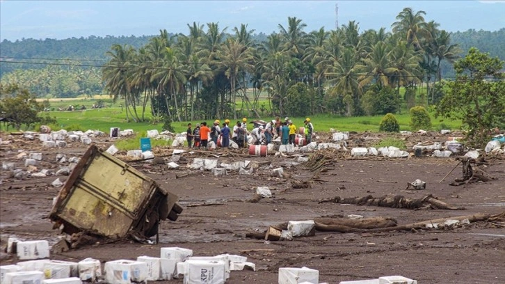 Endonezya'da heyelan ve sel nedeniyle ölenlerin sayısı 50'ye yükseldi