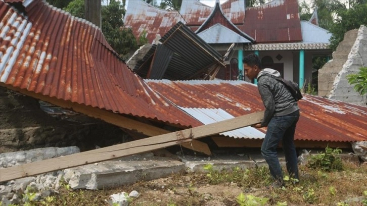 Endonezya’daki 6,2 büyüklüğündeki depremde ölü sayısı 8'e, yaralı sayısı 86'ya yükseldi