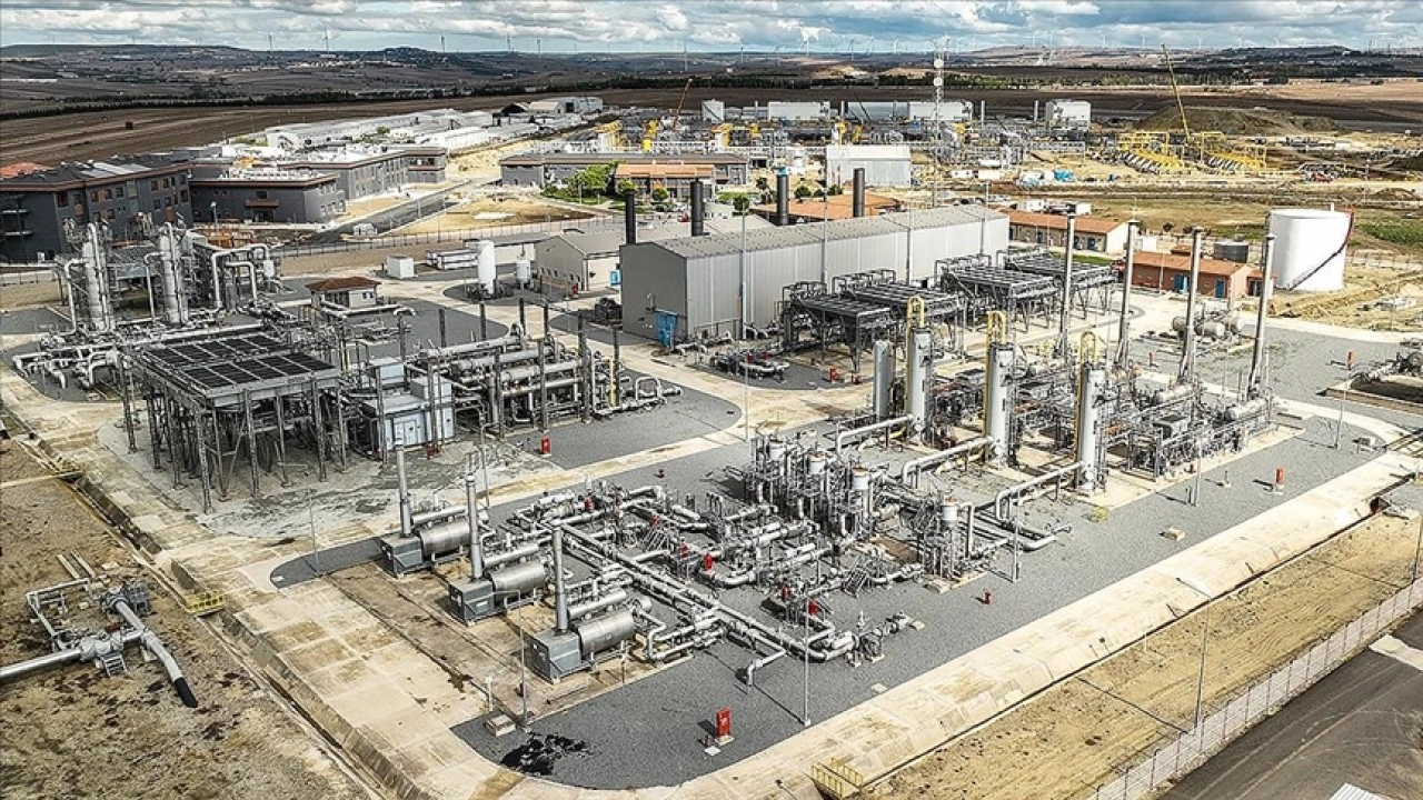 Enerji Bakanı Bayraktar doğal gaz depolarının yüzde 100 doluluğa ulaştığını bildirdi