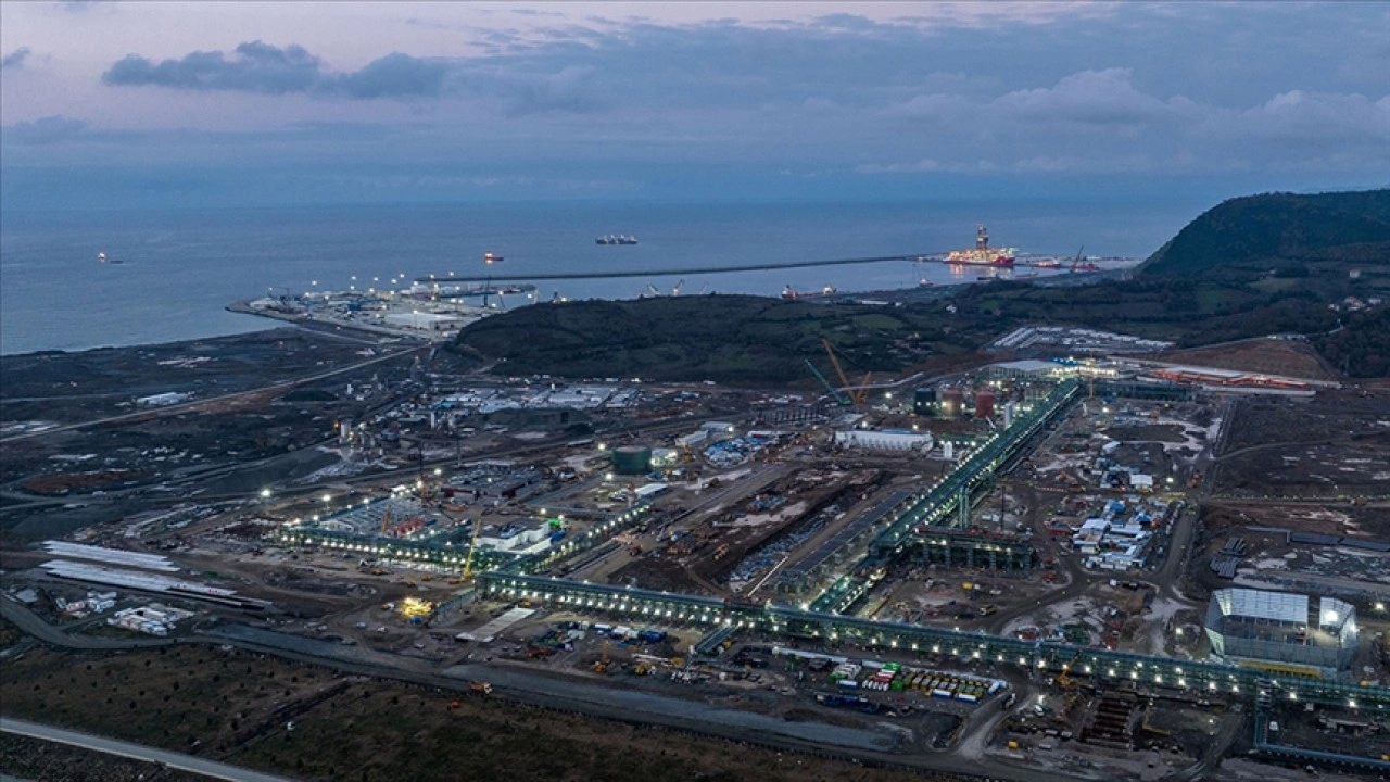 Enerji filosuna katılacak yüzer platform Karadeniz'deki üretimi katlayacak