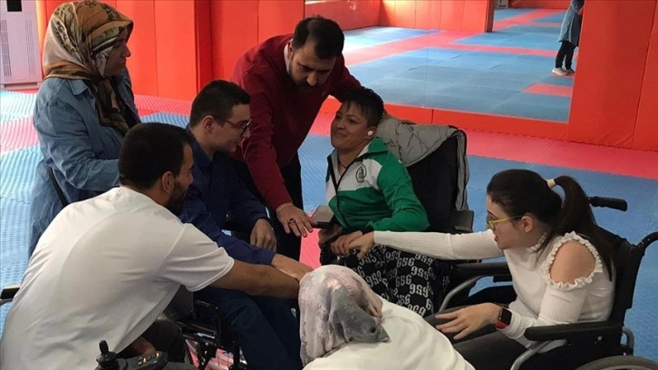 Engellerini 'boccia'yla aşıyorlar