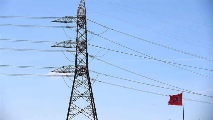EPDK, serbest piyasada elektrik tavan fiyatını 2 bin 600 liraya indirdi