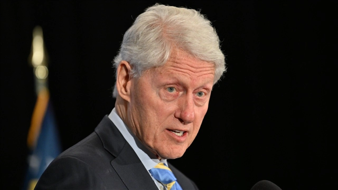 Epstein için hazırlanan doğum günü defterinde eski Başkan Clinton'ın da mesajı yer alıyor