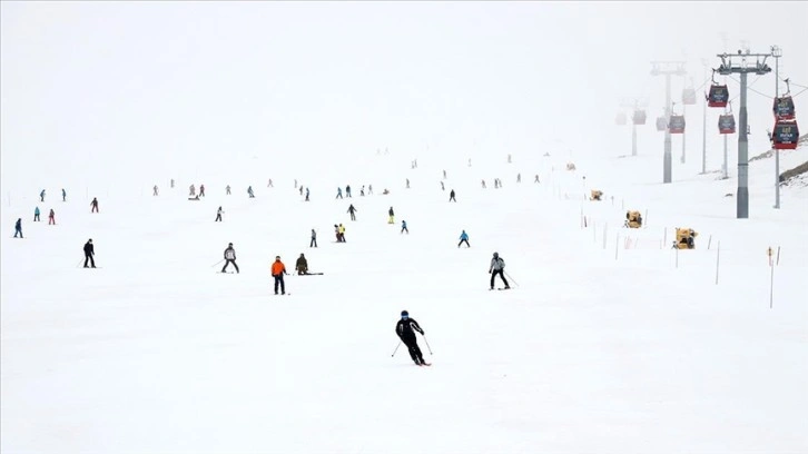 Erciyes renkli etkinliklerle de konuklarını 'zirveye' taşıyor