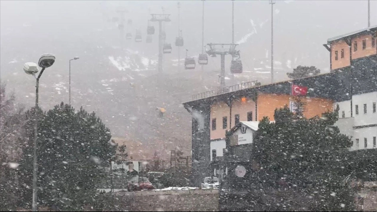 Erciyes'te kar yağışı etkili oldu