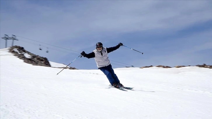 Erciyes'te kayak keyfi devam ediyor