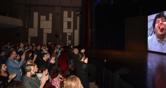 Erdal ve Gürdal Tosunlar’ın anıldığı gecede duygusal anlar yaşandı |İstanbul Komedi Festivali