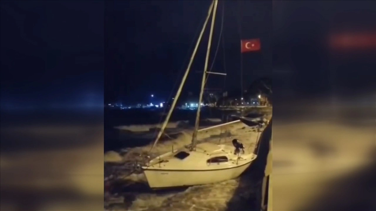 Erdek Körfezi'nde fırtına etkili oluyor