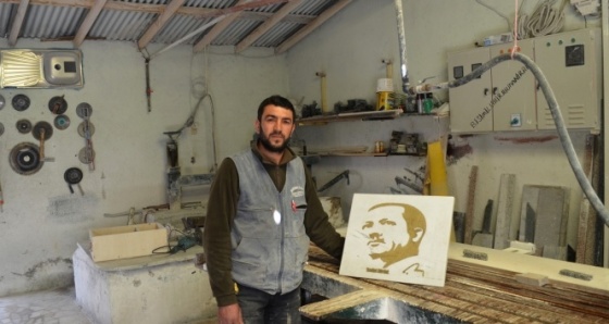 Erdoğan’ın portresini mermere işledi