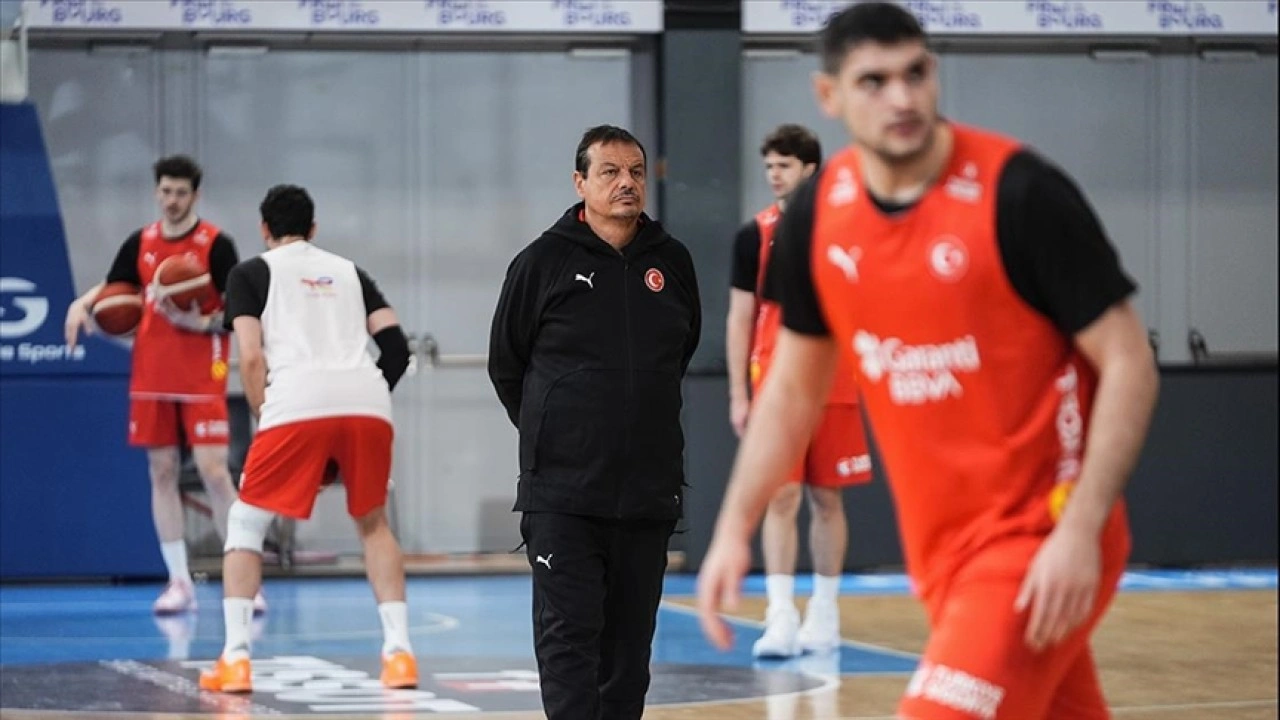 Ergin Ataman: Akıllı, savunmada taviz vermeden ve hücumda kontrolü bırakmadan oynamamız lazım