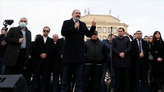 Ermenistan'da Paşinyan'ın istifası için muhtıra