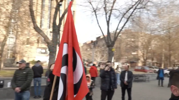 Ermenistan'da Türk düşmanı Njdeh'in anısına Nazi yürüyüşü