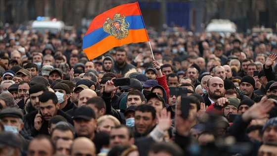 Ermenistan’ın 44 günlük Karabağ savaşındaki hezimeti ordu ile Başbakanı karşı karşıya getirdi