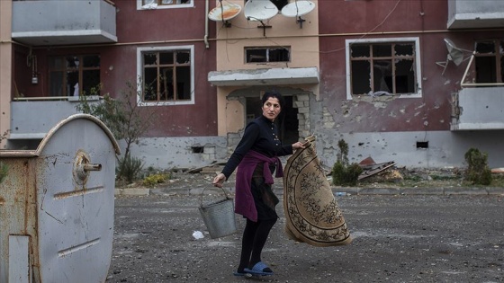 Ermenistan ordusunca yoğun ateş altında tutulan Terter'de yaşayanlar evlerini bırakmıyor