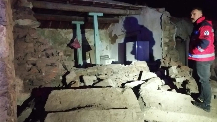 Ermenistan'daki 5,3 büyüklüğündeki deprem sonrası Kars'ta hasar tespit çalışmaları sürüyor