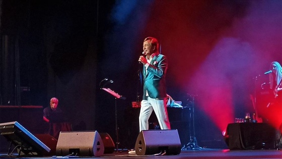 Erol Evgin Harbiye Açıkhava&#039;da konser verdi