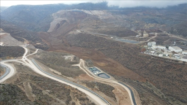 Erzincan'da toprak kaymasının yaşandığı maden ocağı bölgesi havadan görüntülendi