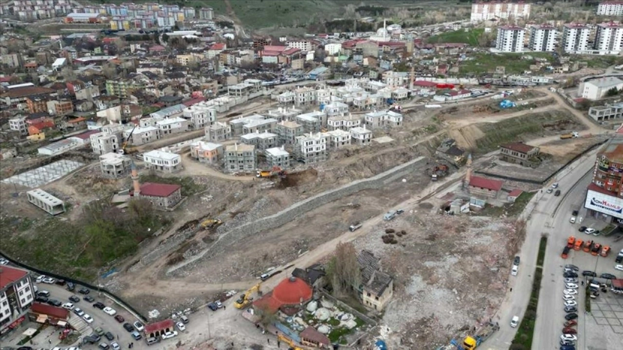 Erzurum'da eski mahalle yerinde dönüşümle ayağa kaldırılıyor