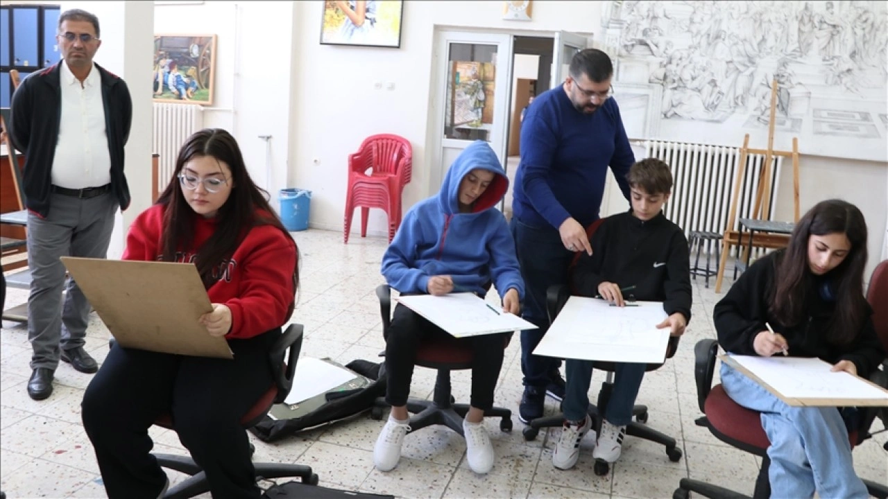 Erzurum'da gönüllü öğretmenler hafta sonunu aileleriyle değil öğrencilerle geçiriyor