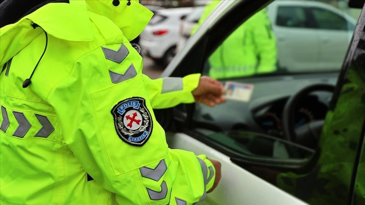 Erzurum'da kazaya karışıp kaçan alkollü sürücünün ehliyetine 35 yıl el konuldu