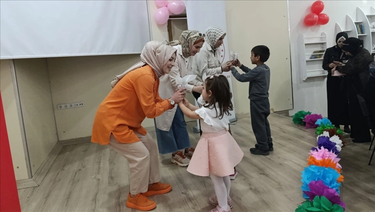 Erzurum'da koruma altındaki çocuklar, fedakar bakıcılarının Anneler Günü'nü kutladı
