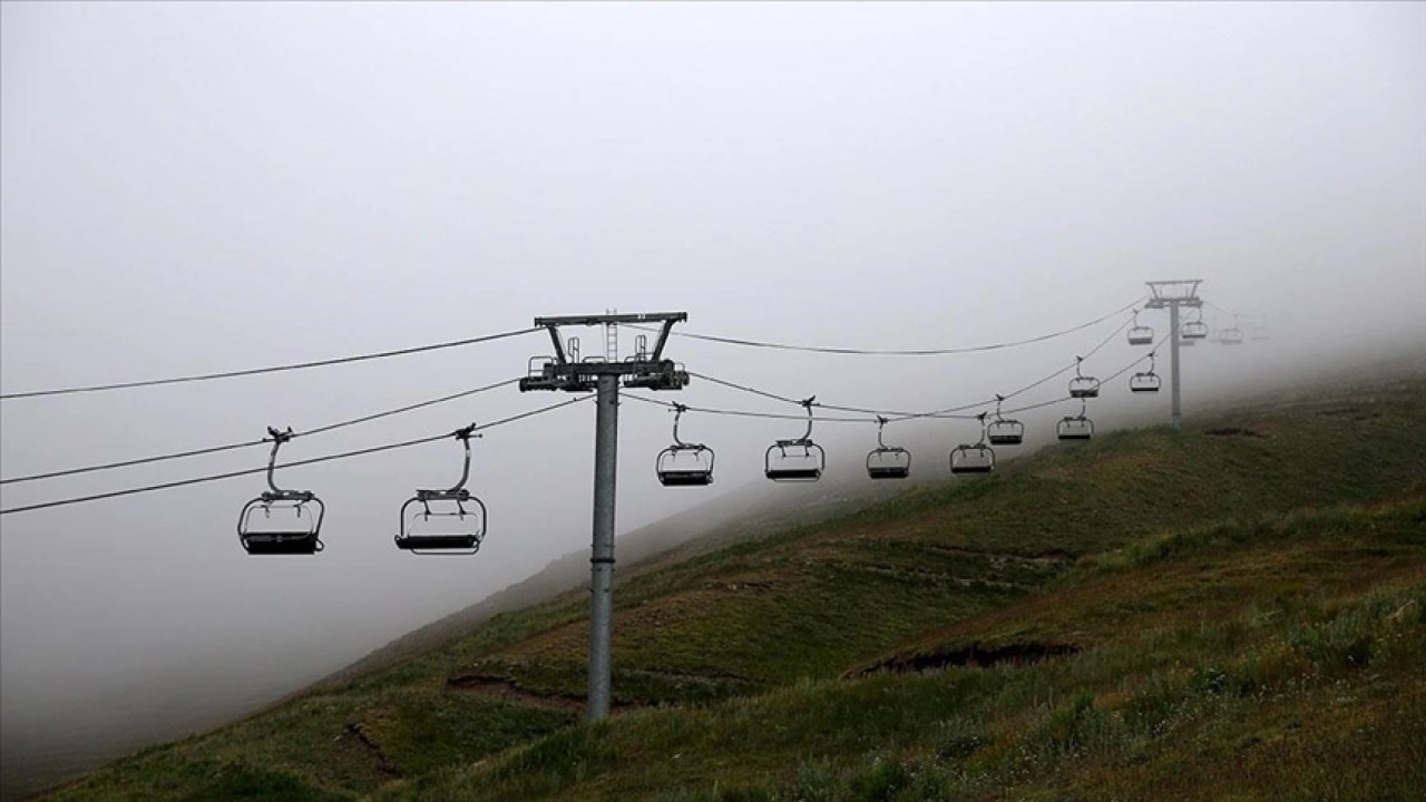 Erzurum, Kars ve Ardahan'da yaz ortasında etkili olan soğuk hava kışı aratmadı