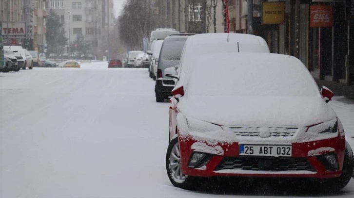 Erzurum, Kars ve Ardahan'da kar yağışı etkili oldu