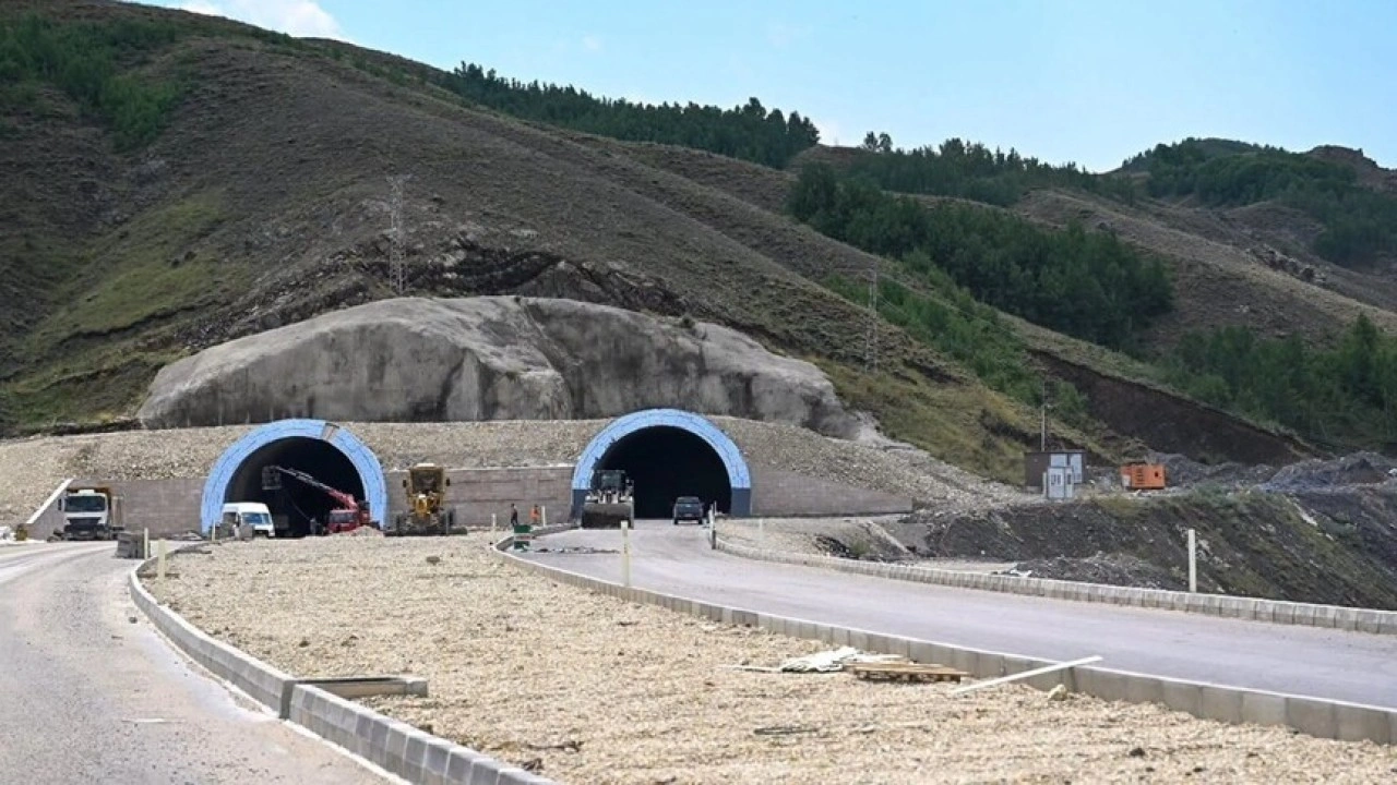 Erzurum-Rize arasındaki yolculuk s&uuml;resini kısaltacak t&uuml;nellerin yapımı s&uuml;r&uuml;yor