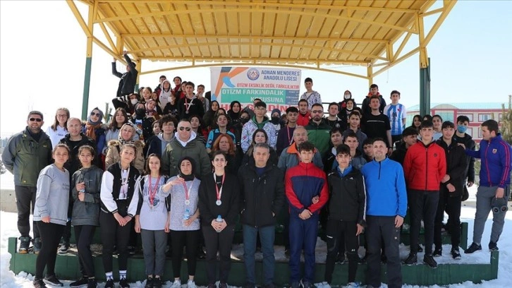 Erzurum'da öğretmen ve öğrenciler otizm farkındalığı için koştu
