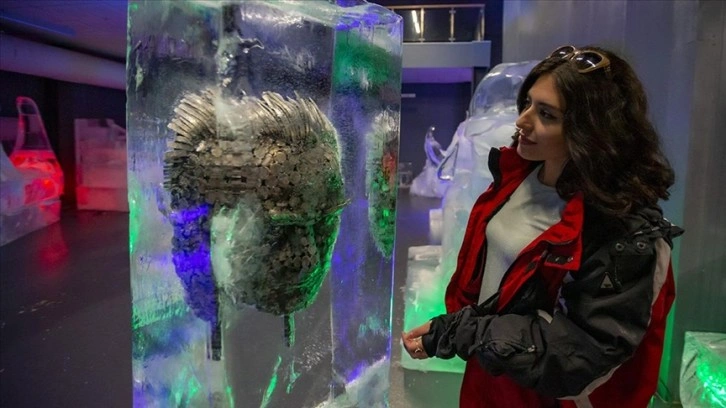 Erzurum'daki Buz Müzesi'nde atık metalden heykellerle temiz çevre mesajı veriliyor