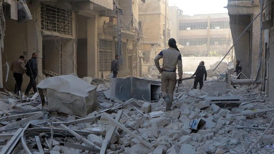 Esed güçleri bombardımandan kaçan sivilleri vurdu
