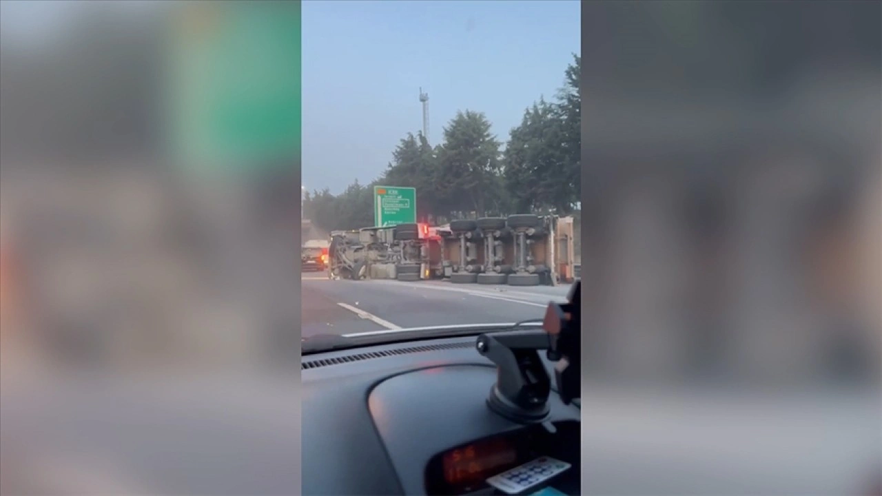 Esenler'de meydana gelen kaza sonucu trafik yoğunluğu oluştu
