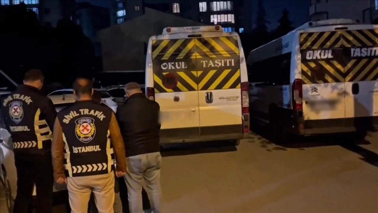 Esenyurt'ta tehlikeli araç kullanan servis sürücüleri yakalandı