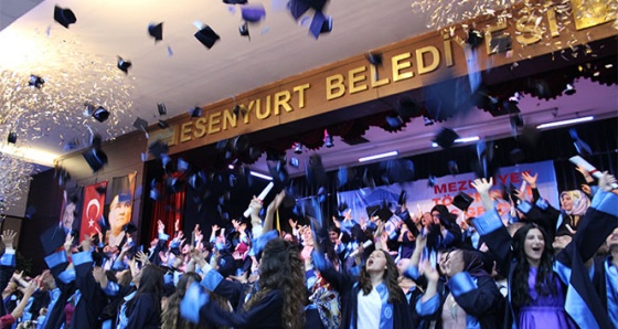 Esenyurt Üniversitesi, ikinci mezunlarını verdi