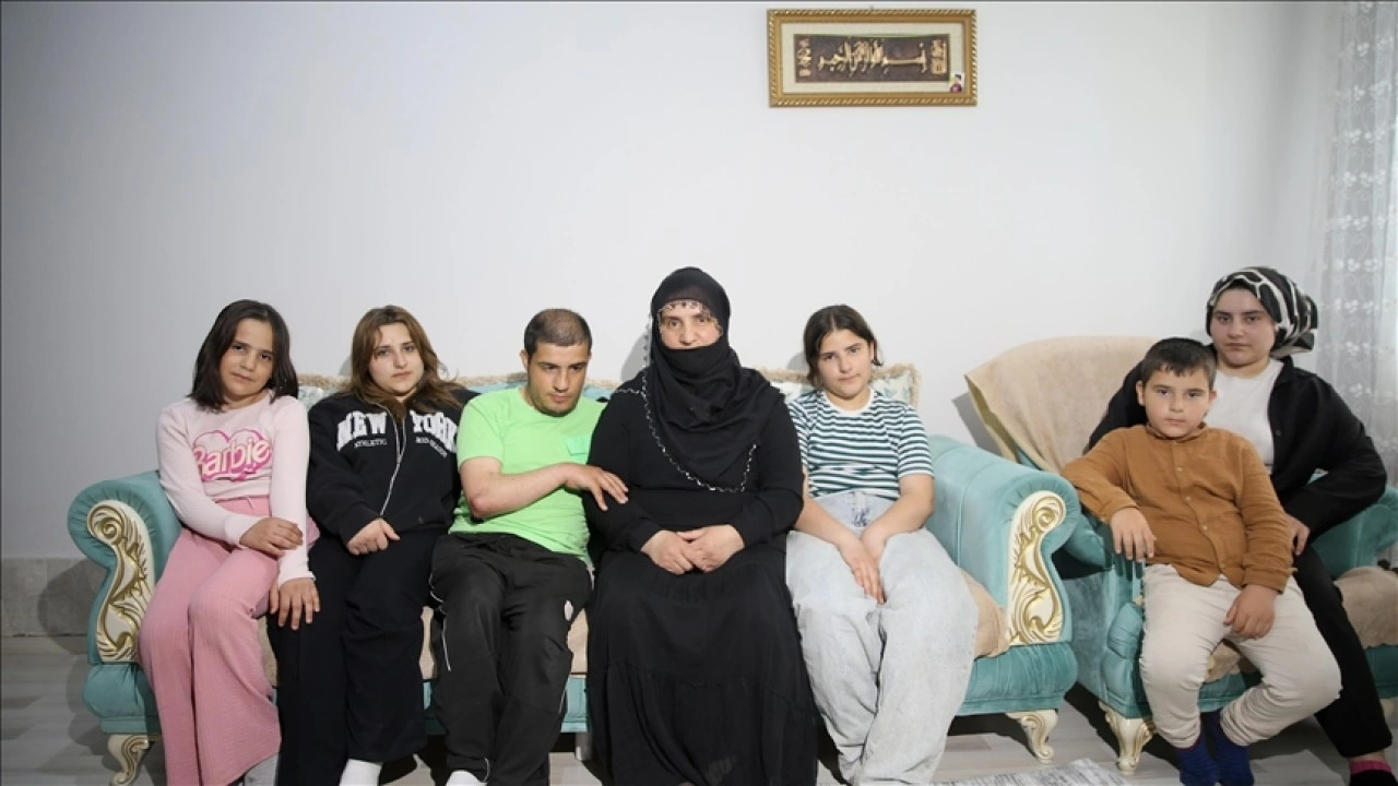 Eşini 8 yıl önce kaybetti, hayatını biri engelli 9 çocuğuna adadı