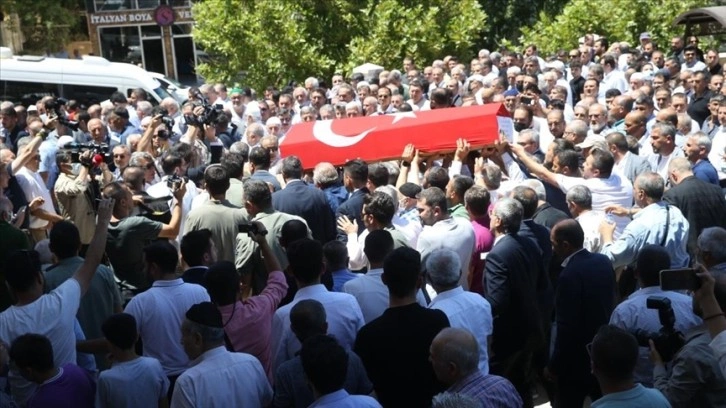 AK Parti Kahramanmaraş eski Milletvekili ve Belediye Başkanı Ali Sezal'ın cenazesi toprağa verildi