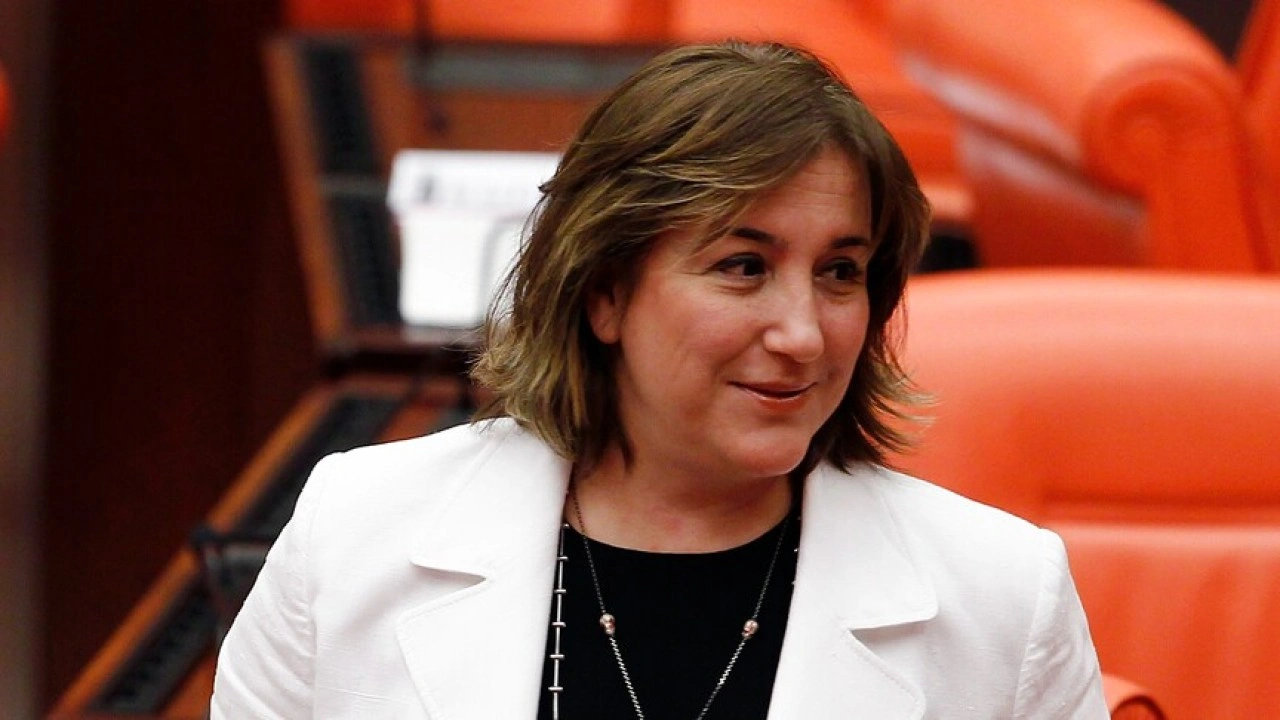 Eski AK Parti Kocaeli Milletvekili Azize Sibel G&ouml;n&uuml;l vefat etti