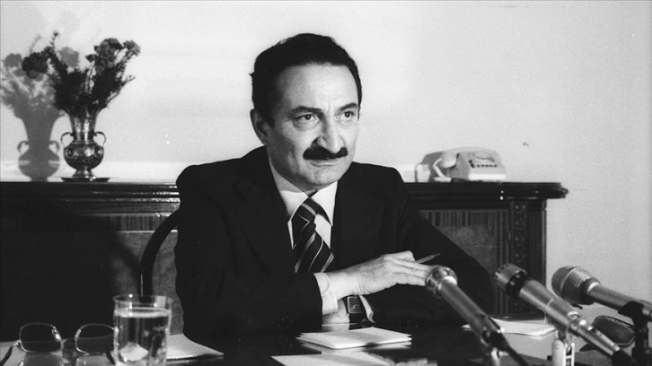 Eski Başbakanlardan Bülent Ecevit'in vefatının üzerinden 17 yıl geçti