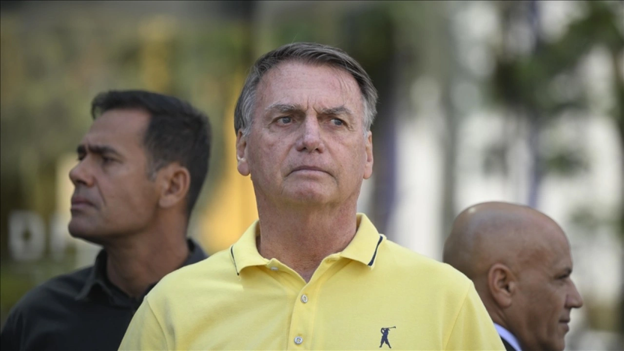 Eski Brezilya Devlet Başkanı Bolsonaro'ya darbe girişimi suçundan 27 yıl 3 ay hapis cezası veri