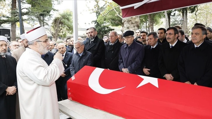 Diyanet İşleri eski Başkanı Doğan'ın cenazesi İstanbul'da toprağa verildi