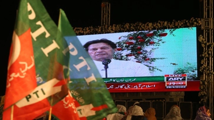 Pakistan eski Başbakanı Han, İslamabad'da yürüyüş çağrısı yaptı