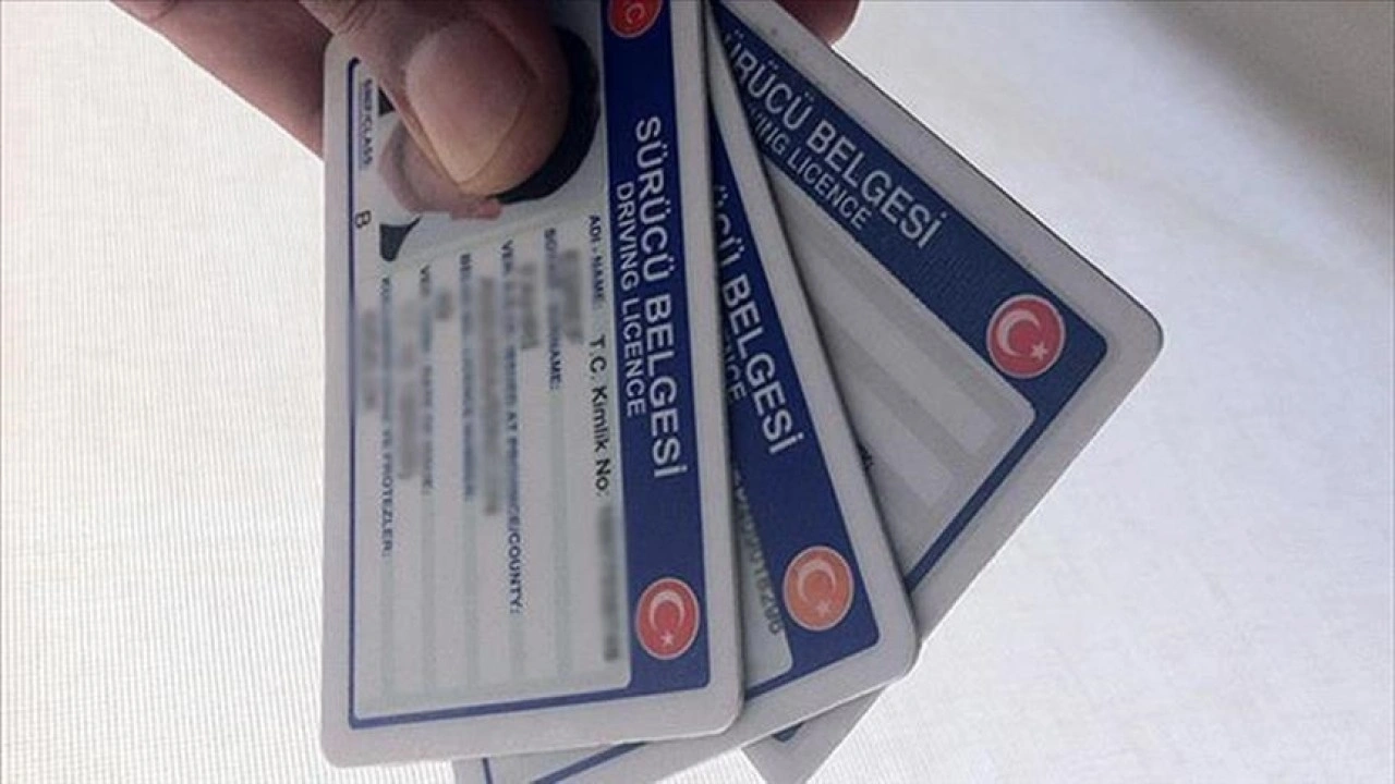 Eski tip ehliyetlerin yenilenme süresi yarın doluyor