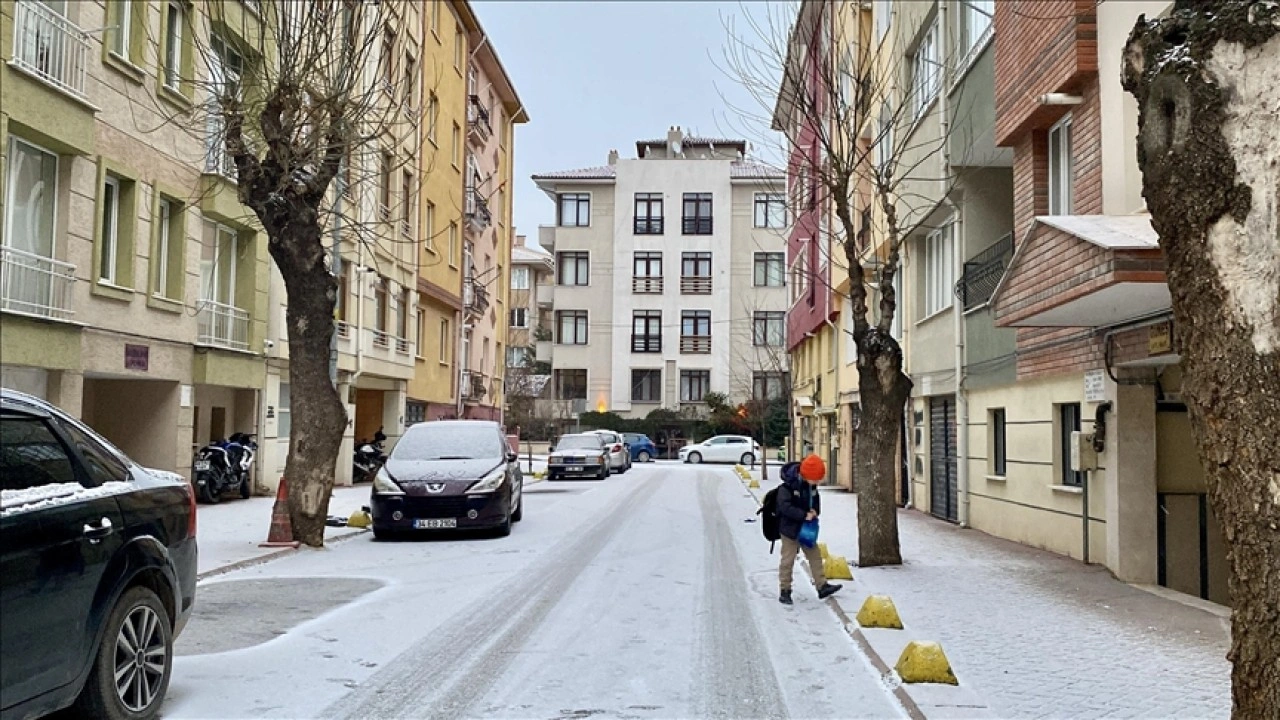 Eskişehir'de kar yağışı etkili oldu
