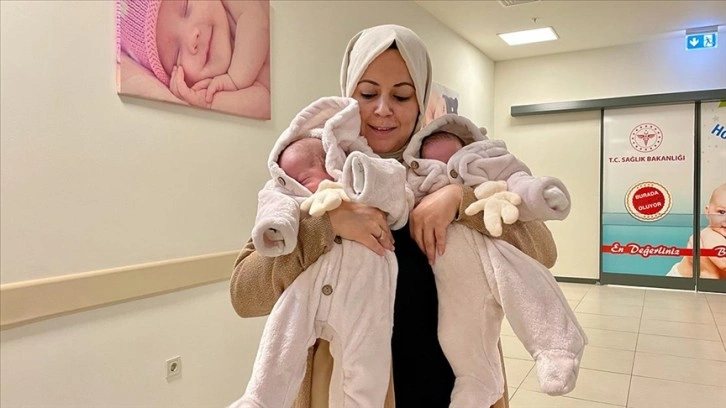 Eskişehir'de 1 kilo 100'er gram doğan ikizler 2,5 ay sonra annelerine kavuştu